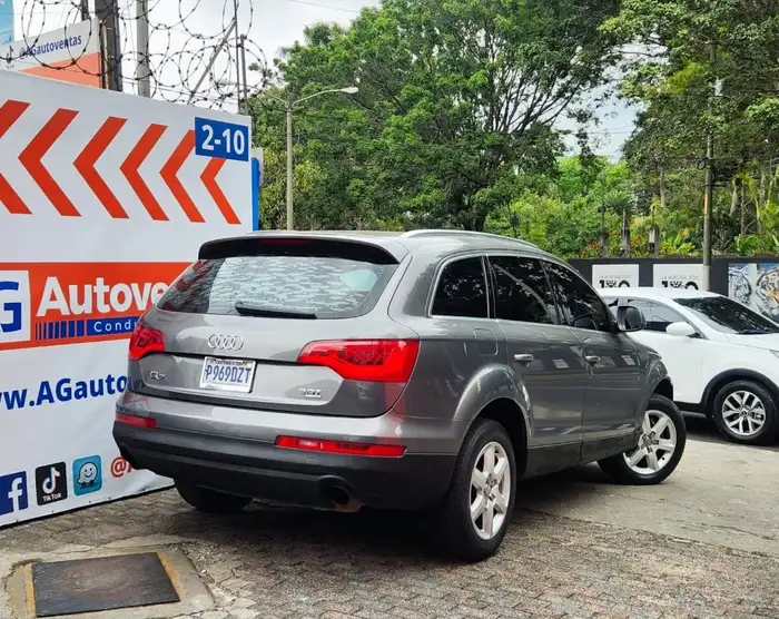 2011 BMW Q7 DE AGENCIA — 4