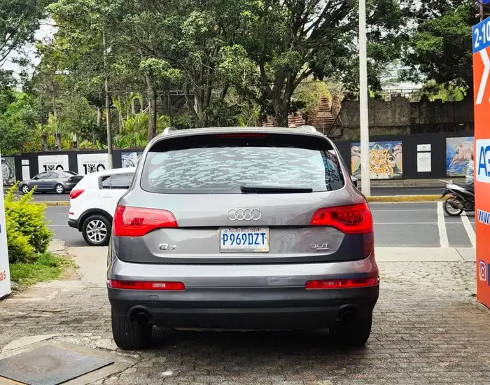 2011 BMW Q7 DE AGENCIA — 5