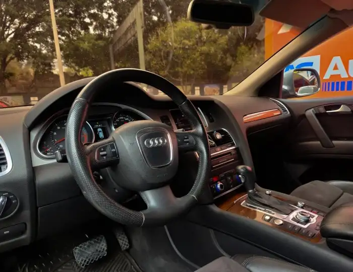 2011 BMW Q7 DE AGENCIA — 7