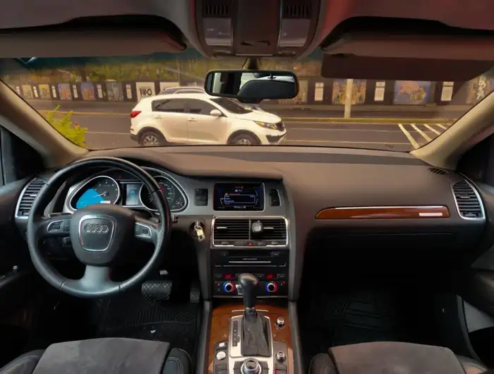 2011 BMW Q7 DE AGENCIA — 8