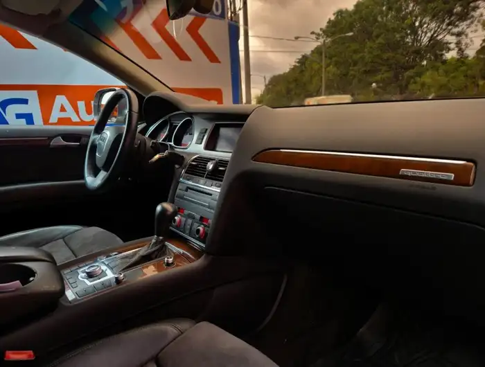 2011 BMW Q7 DE AGENCIA — 9