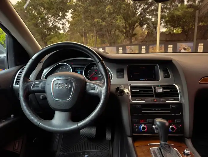 2011 BMW Q7 DE AGENCIA — 10