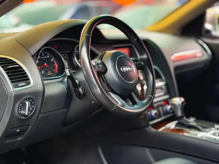 2013 Audi Q7 DE AGENCIA — 7