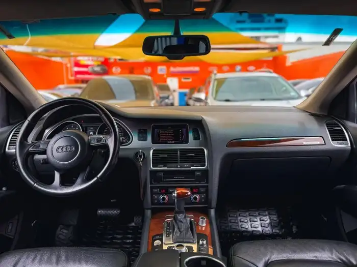 2013 Audi Q7 DE AGENCIA — 8