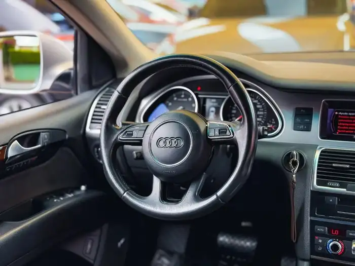2013 Audi Q7 DE AGENCIA — 10