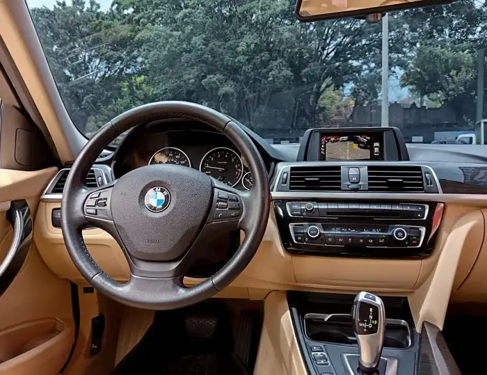 2016 BMW 320i XDRIVE — 10