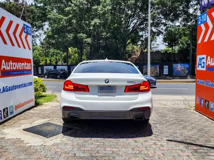 2018 BMW 520D DE AGENCIA — 5