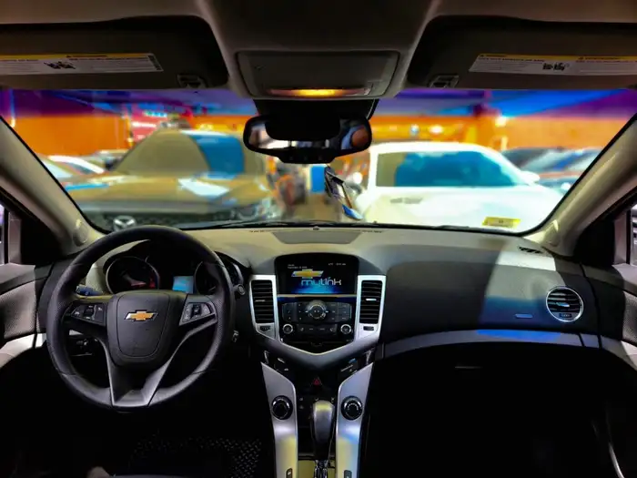 2016 Chevrolet CRUZE LIMITED LT — 8