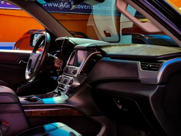 2018 Chevrolet SUBURBAN LT DE AGENCIA — 9