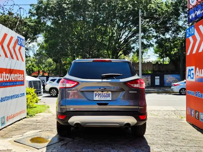 2014 Ford ESCAPE SE 4X2 — 5