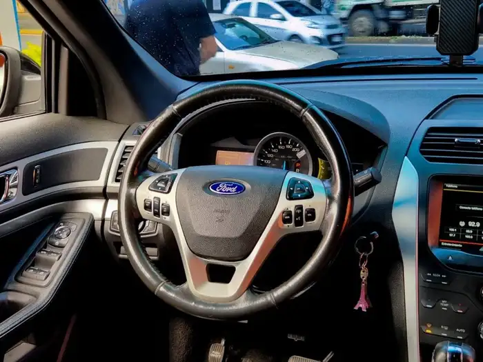2011 Ford EXPLORER XLT DE AGENCIA — 10