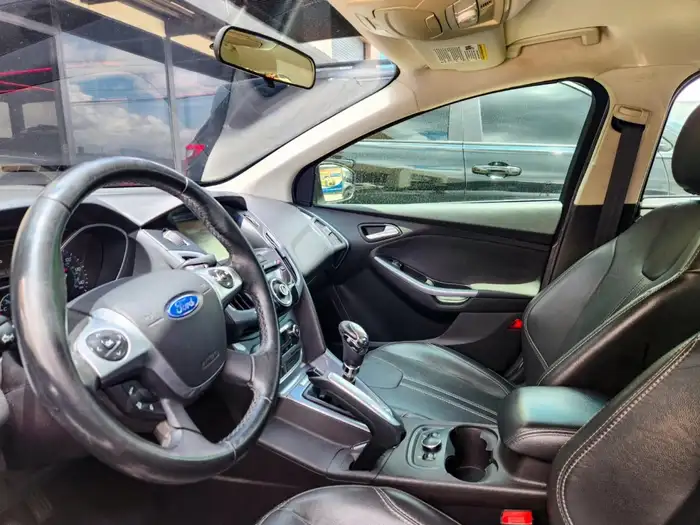 2014 Ford FOCUS TITANIUM — 7