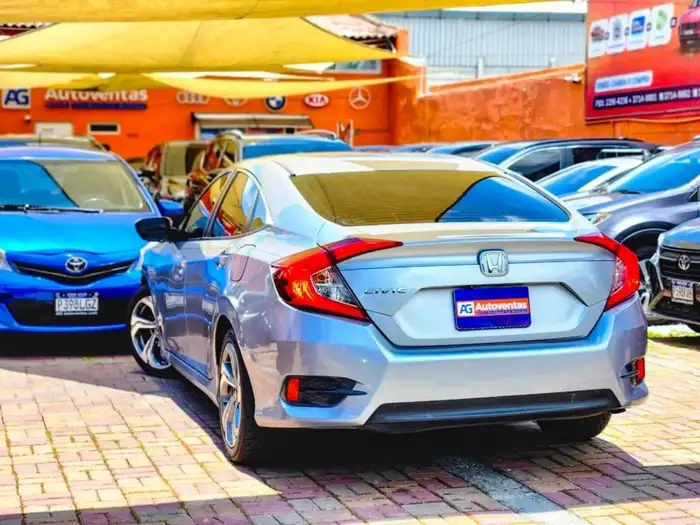 2018 Honda CIVIC LX — 4
