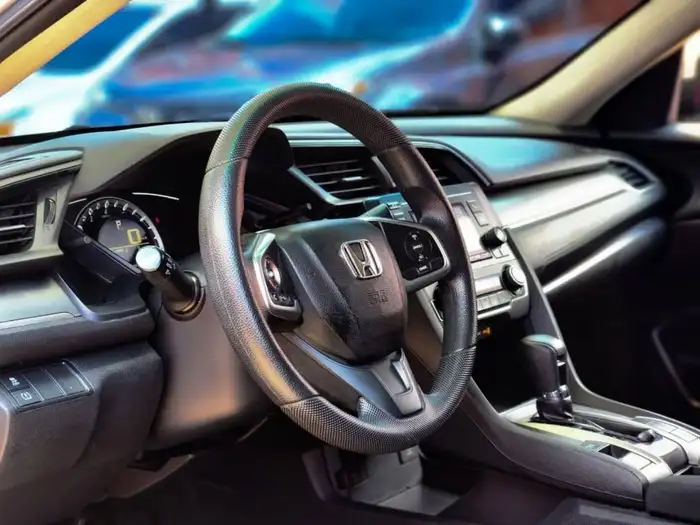 2018 Honda CIVIC LX — 7