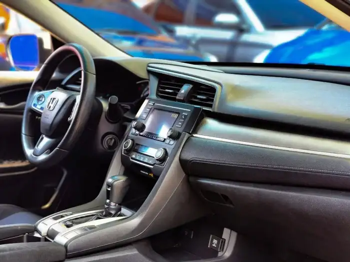 2018 Honda CIVIC LX — 9