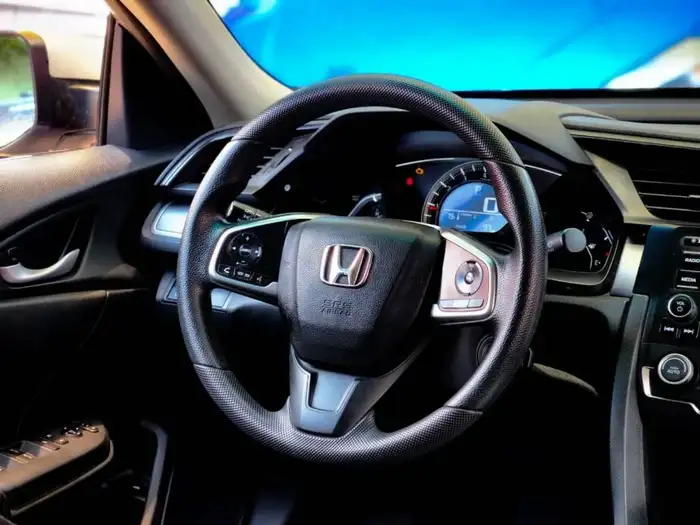 2018 Honda CIVIC LX — 10