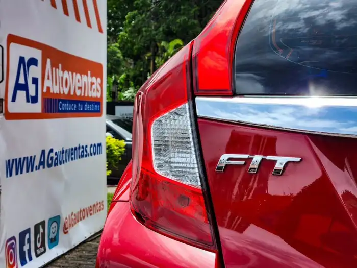2015 Honda FIT EX — 10