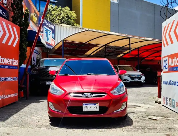 2013 Hyundai ACCENT SE — 2