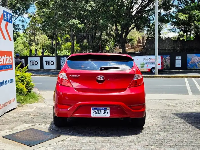 2013 Hyundai ACCENT SE — 5