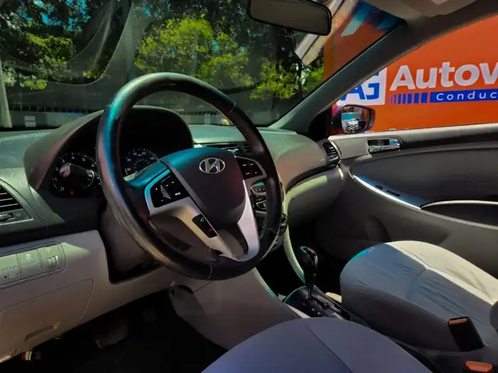 2013 Hyundai ACCENT SE — 7