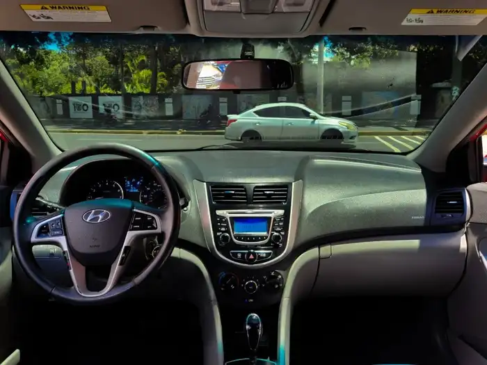 2013 Hyundai ACCENT SE — 8