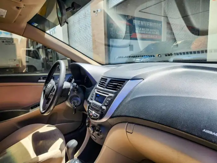 2016 Hyundai ACCENT SE — 9