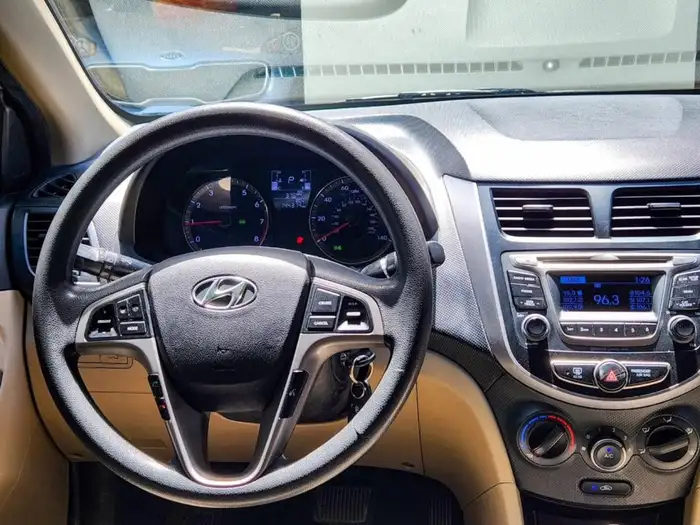 2016 Hyundai ACCENT SE — 10
