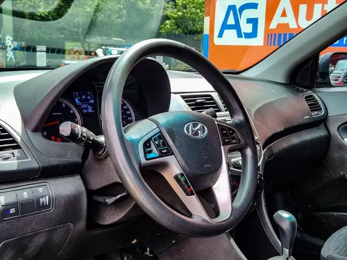 2017 Hyundai ACCENT SE — 7