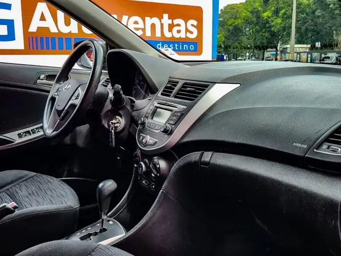 2017 Hyundai ACCENT SE — 9