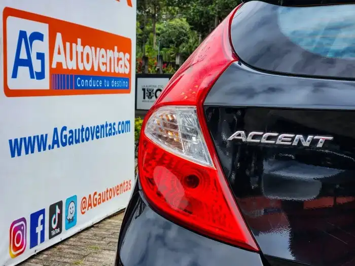 2017 Hyundai ACCENT SE — 10
