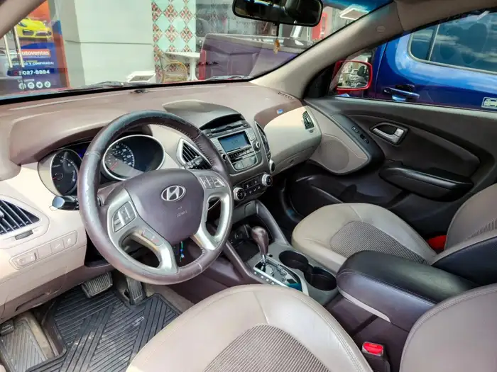 2012 Hyundai TUCSON GLS 4X2 — 7