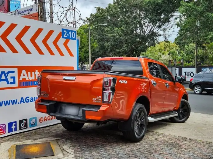2024 Isuzu D-MAX RG 4X4 DE AGENCIA — 4