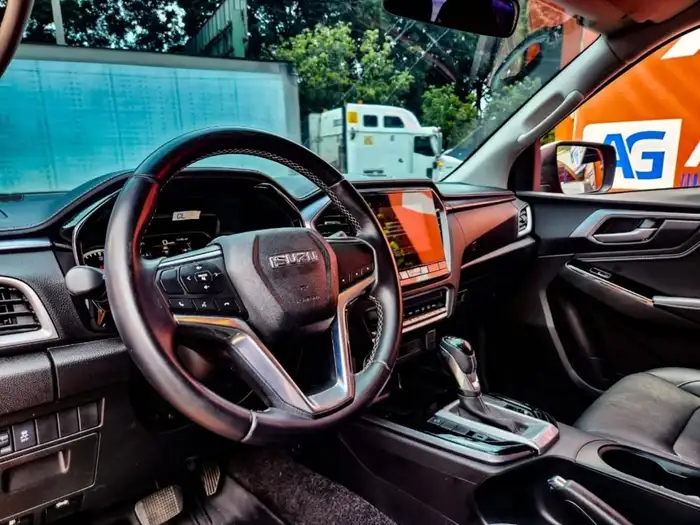 2024 Isuzu D-MAX RG 4X4 DE AGENCIA — 7