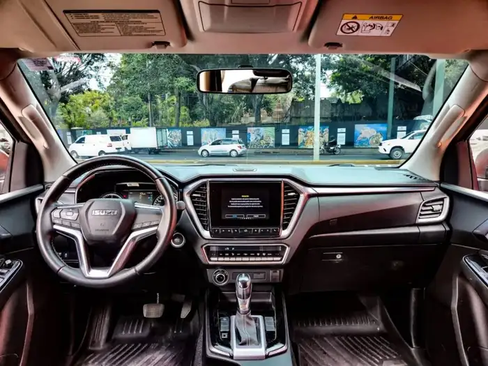 2024 Isuzu D-MAX RG 4X4 DE AGENCIA — 8