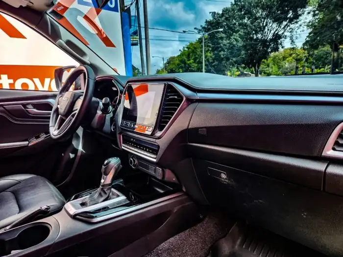 2024 Isuzu D-MAX RG 4X4 DE AGENCIA — 9