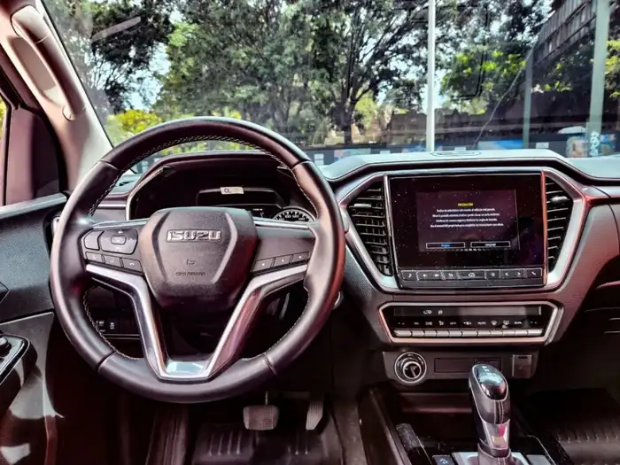 2024 Isuzu D-MAX RG 4X4 DE AGENCIA — 10