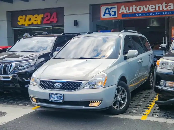 2014 Kia SEDONA LX — 2