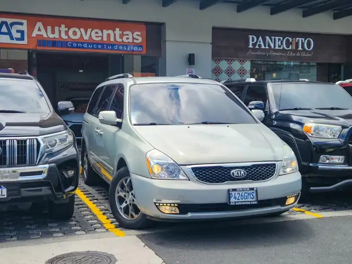 2014 Kia SEDONA LX — 3