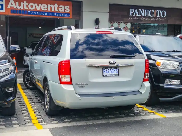 2014 Kia SEDONA LX — 4