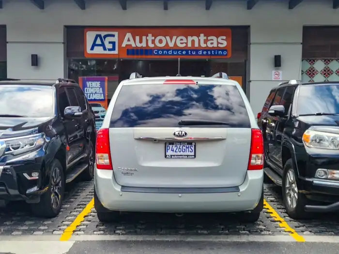 2014 Kia SEDONA LX — 5