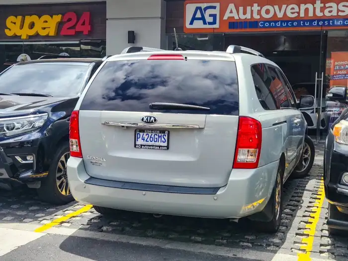 2014 Kia SEDONA LX — 6
