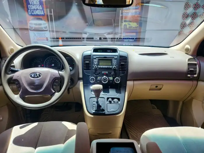 2014 Kia SEDONA LX — 8