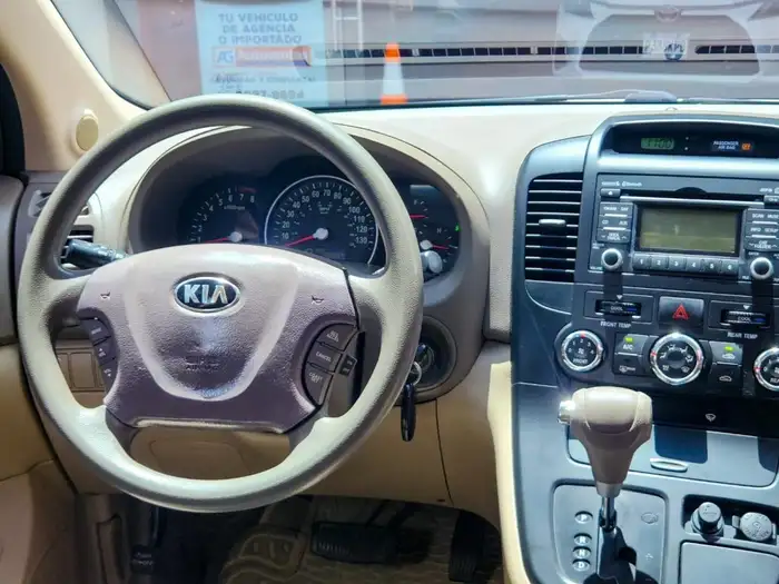 2014 Kia SEDONA LX — 10