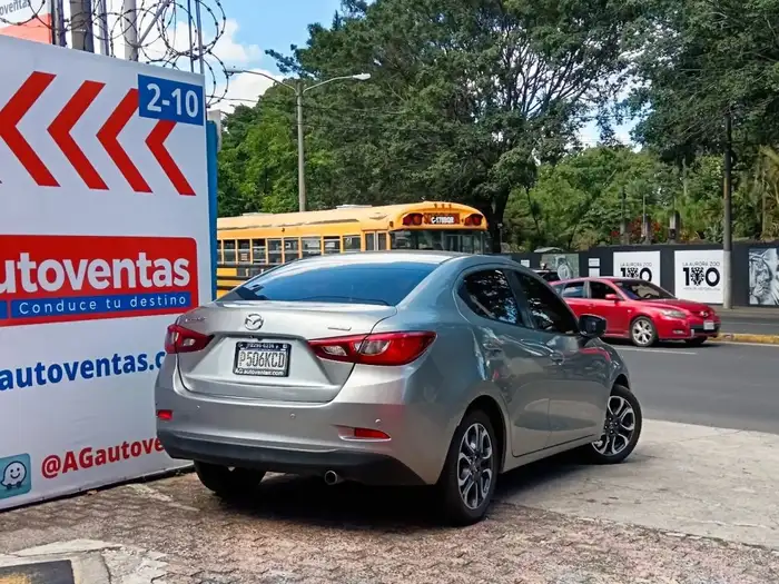 2018 Mazda 2 SEDAN MECANICO DE AGENCIA — 4