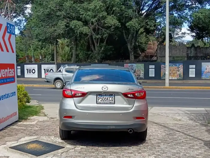 2018 Mazda 2 SEDAN MECANICO DE AGENCIA — 5