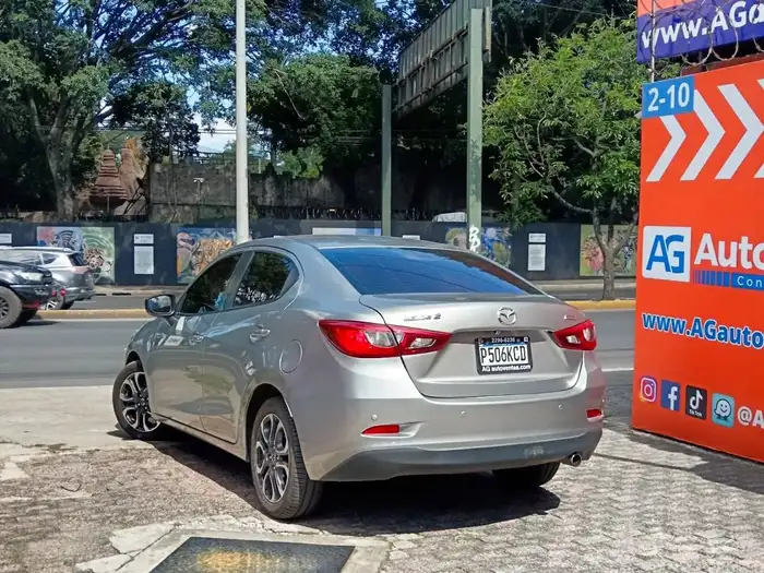 2018 Mazda 2 SEDAN MECANICO DE AGENCIA — 6