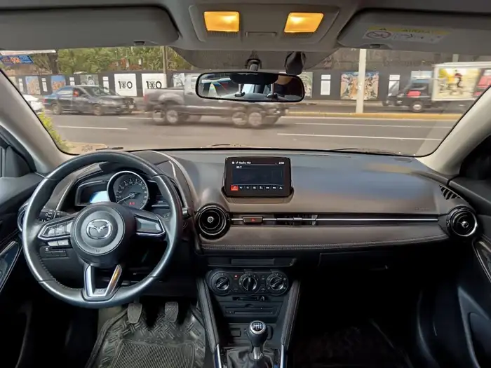 2018 Mazda 2 SEDAN MECANICO DE AGENCIA — 8