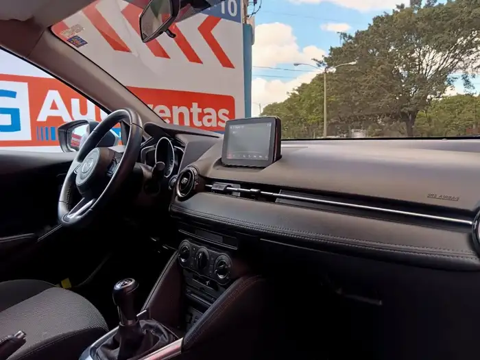 2018 Mazda 2 SEDAN MECANICO DE AGENCIA — 9