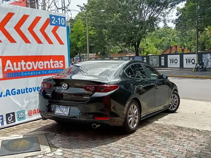 2021 Mazda 3 SKYACTIVE G — 4