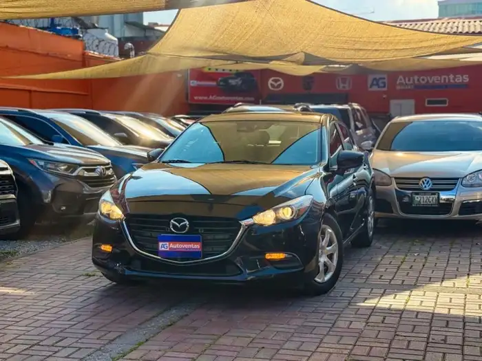 2018 Mazda 3 i SPORT — 3
